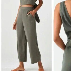NWT VETTA Capsule Apron Wide Leg Pants Size 8 Olive